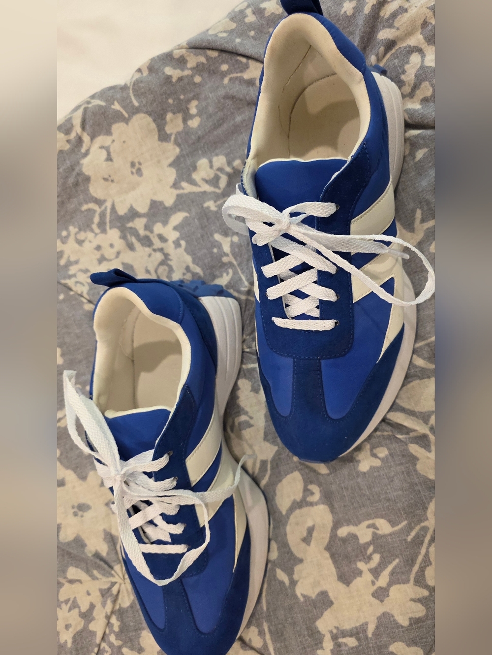 J/Slides Sneakers
